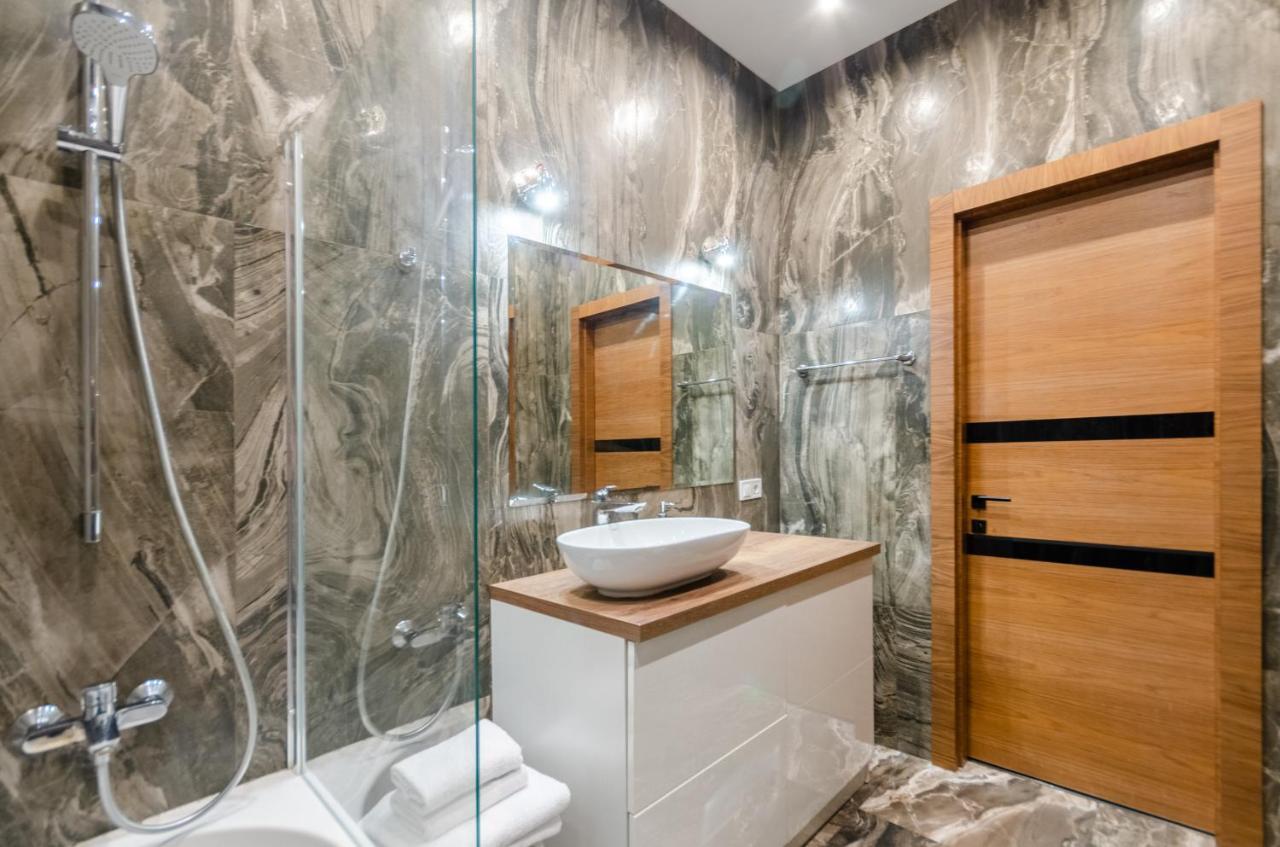 Petrovdom Apartaments 8-188 In Rc Central Park, 7 John Mccain Street Kiev Exterior foto
